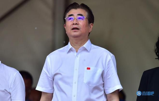 她自我介紹，帶自卑說是幼稚園教師，其實是個愛詩成痴的沉悶中產，打抱不服，或間中出軌，都是詩。她突然認定人生任务是保護五歲的小詩人尤夫。在她眼中是發現了莫扎特，認為當今以色列正處於背棄詩的年月，她以詩人的私家秘書助理保姆保鑣天使自居，不擇手段不讓小詩人天才埋沒，不吝要他遠離父親影響。拉比特大白這是個純情中帶扭曲邪氣「不倫愛」的故事，憑藉貼近小孩高度的敏感視覺，凸顯成年世界冷的热不了的神經質。